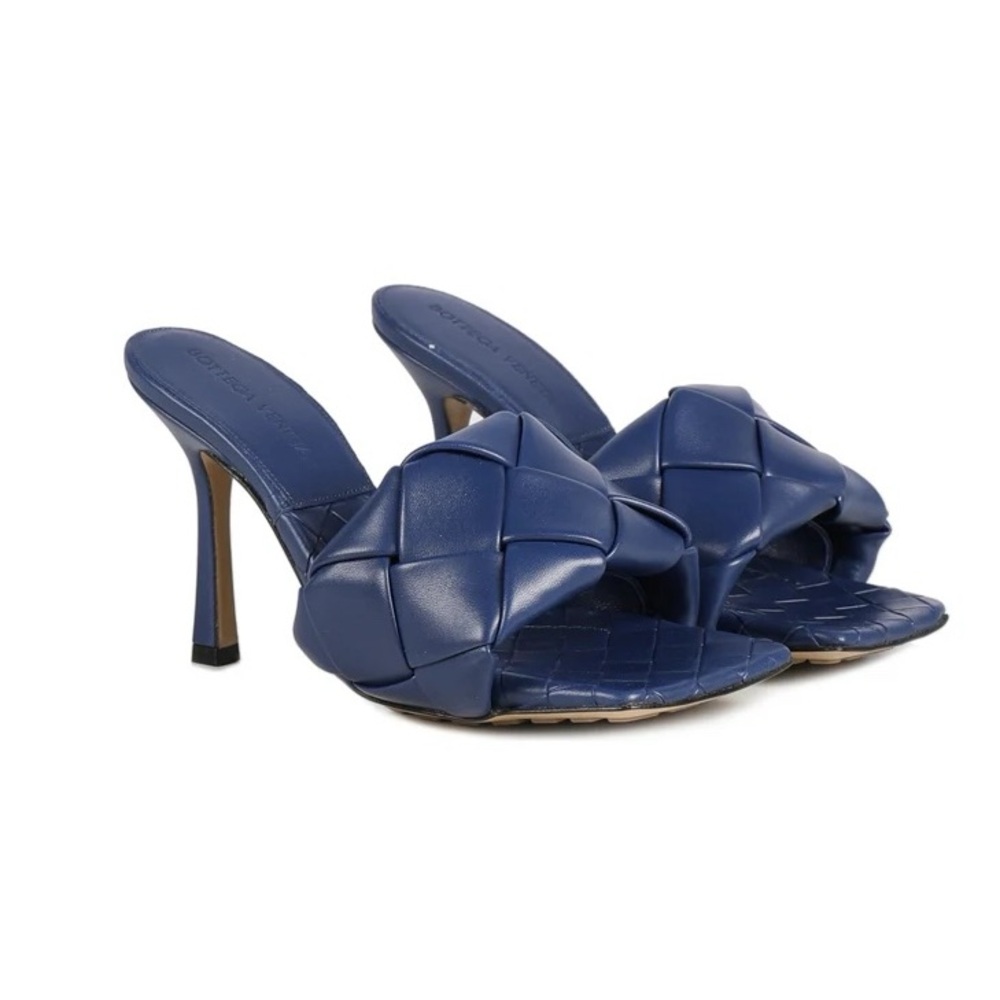 Bottega Veneta
The Lido Dècolletè